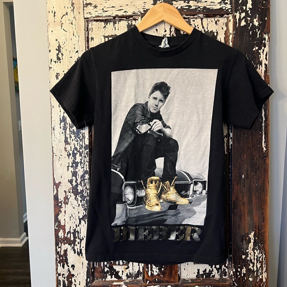 Justin Bieber Shirt unisex Small Black Gold Shoes Graphic Tee Slim Fit.